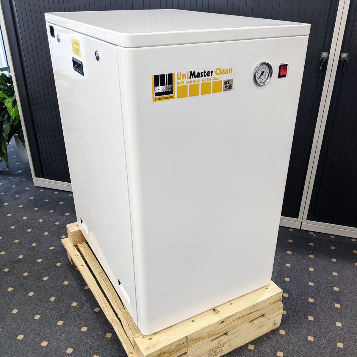 ARTICOLO DA ESPOSIZIONE Schneider UNM 360-8-40 WXSM Clean - 225 l/min - 8 bar - 2,2 kW - compressore senza olio - DGKH342110