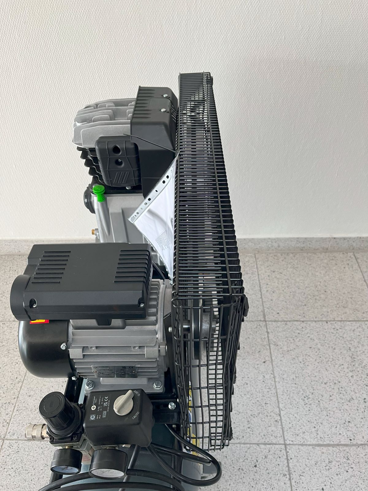 GEBRAUCHT Schneider-Kompressor UNM 410-10-50 W 4116028092 Neues Modell 2024