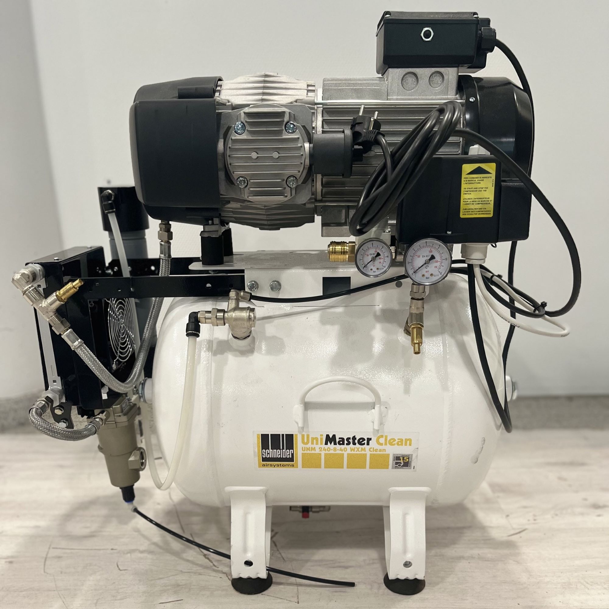 EXPOSANT Schneider UNM 240-8-40 WXM Clean - 152 l/min - 8 bar - 1,5 kW - compresseur sans huile - DGKH332010